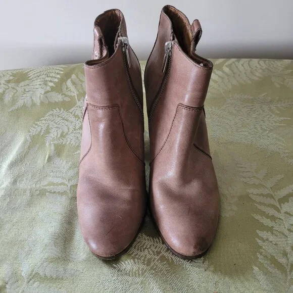 Coach Boots - Picture 2 of 8